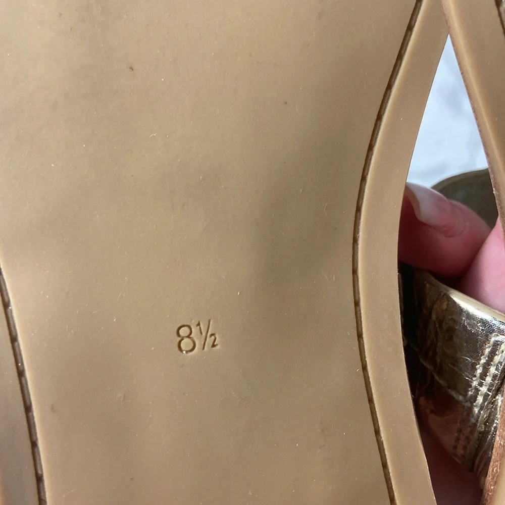 Like new Tory Burch Mini Everly Flat Sandal gold slim
